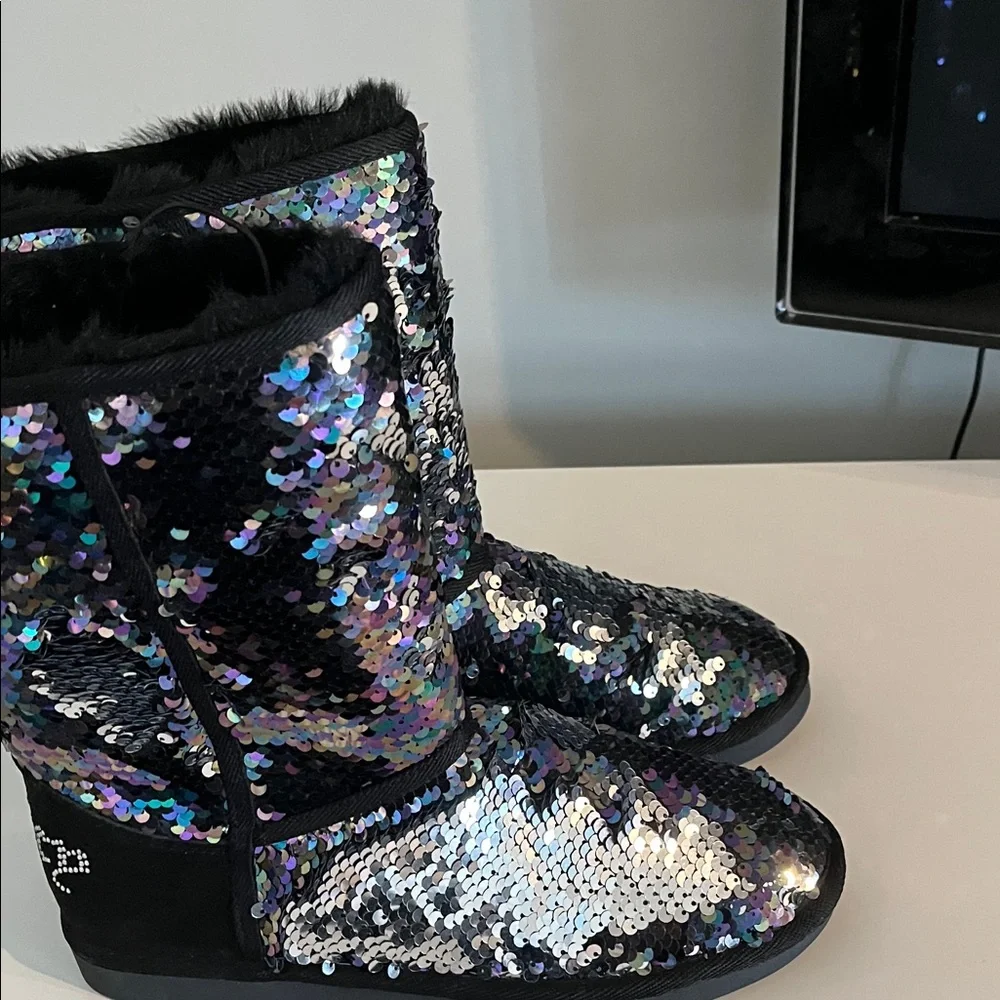 Juicy Couture Black‎ and Silver Sequin Winter Boots Size 8